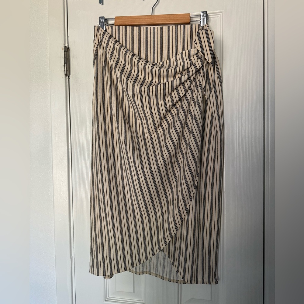 H&M B&W Striped Tie Skirt sz L
